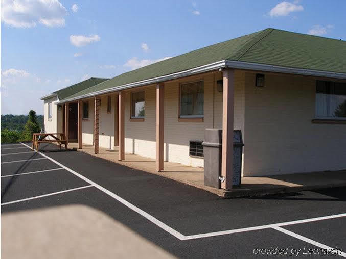 Red Carpet Inn & Suites New Cumberland Exteriér fotografie